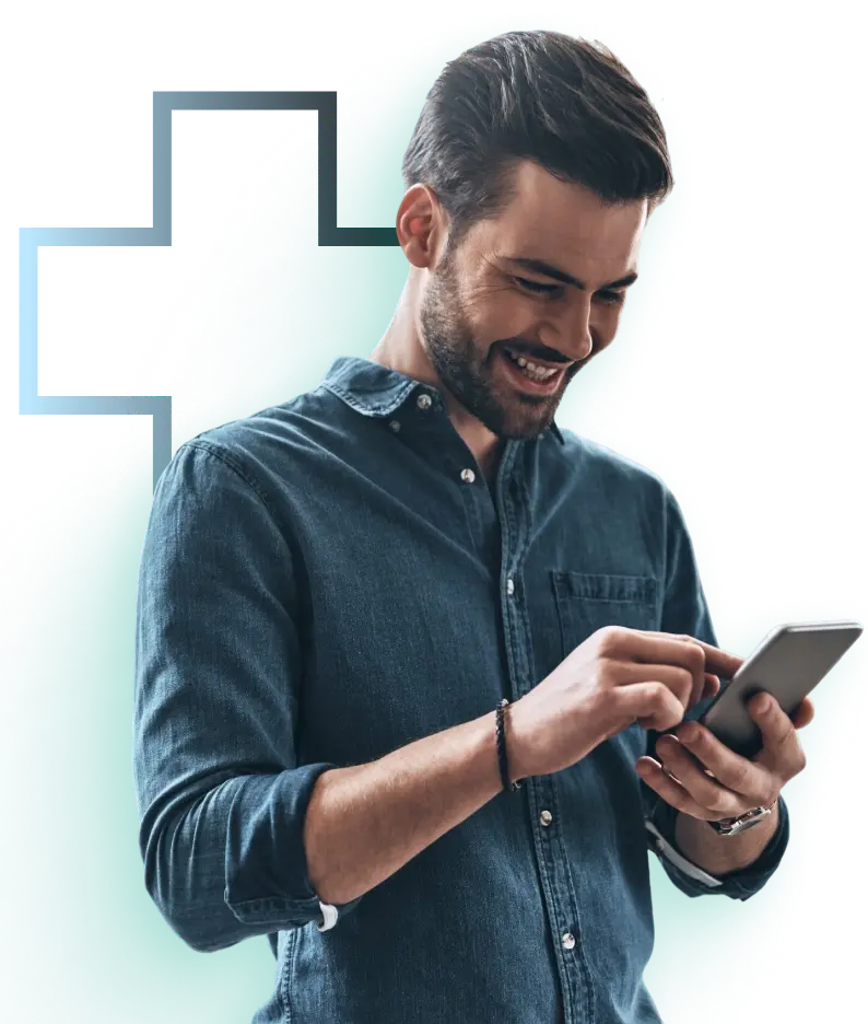 Homem olhando o App Meu Materdei